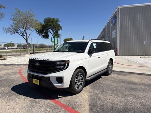 New 2026 Ford Expedition Active image 1