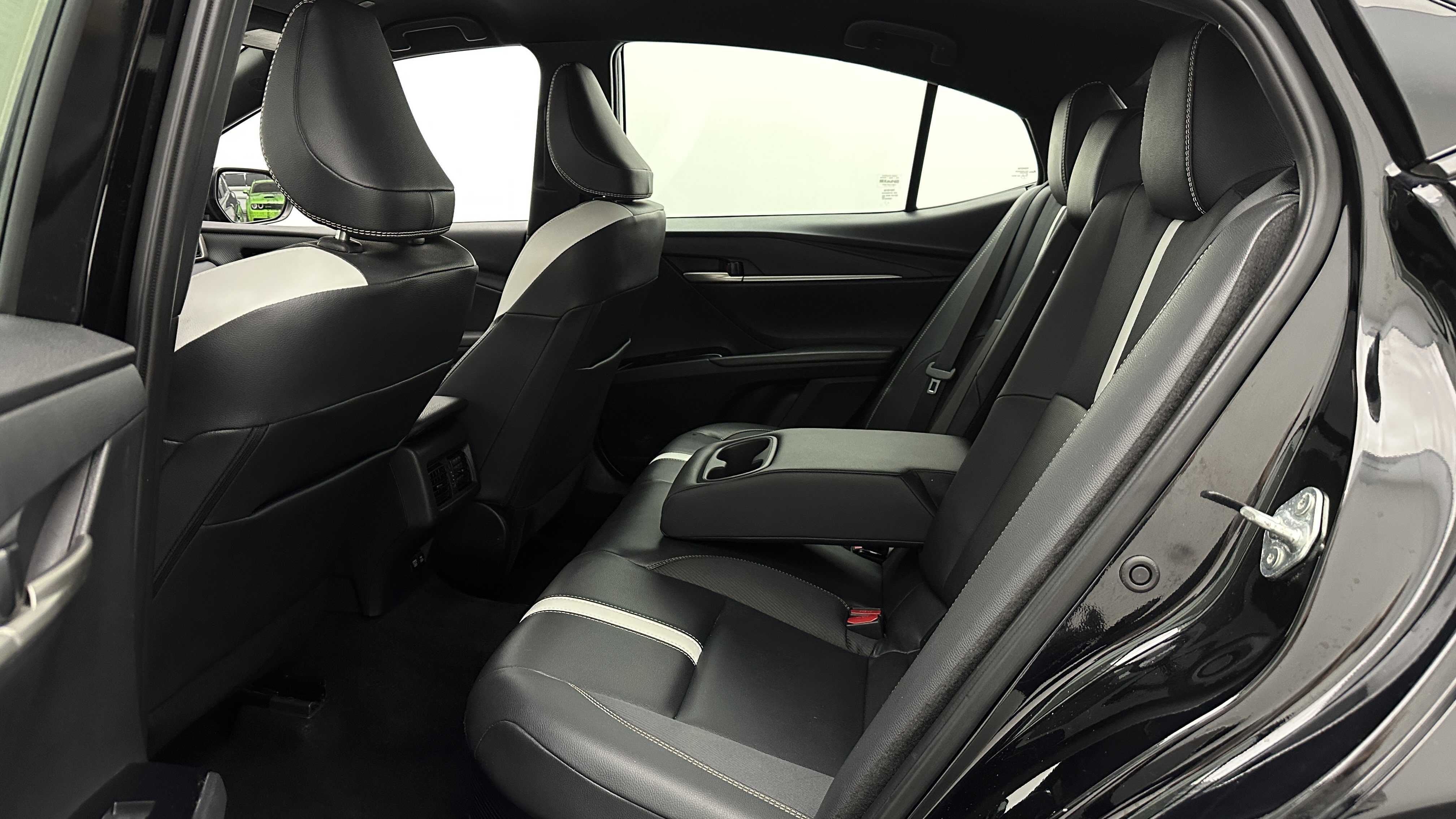 Used 2025 Toyota Camry SE FWD image 25