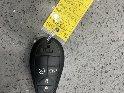 Used 2015 Jeep Cherokee Latitude FWD image 40