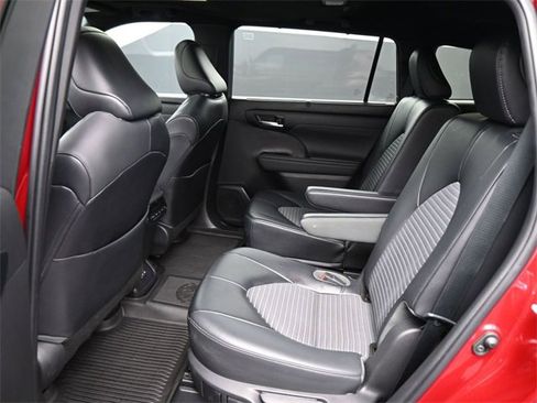 Used 2023 Toyota Highlander XSE image 21