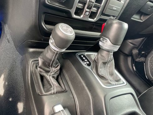 Used 2023 Jeep Wrangler Unlimited Sahara w/ Cold Weather Group AWD/4WD image 18