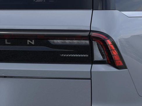 New 2026 Lincoln Navigator Reserve AWD/4WD image 21