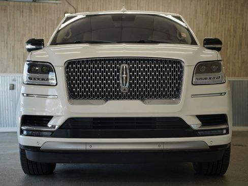 Used 2020 Lincoln Navigator L Reserve w/ Luxury Package AWD/4WD image 3