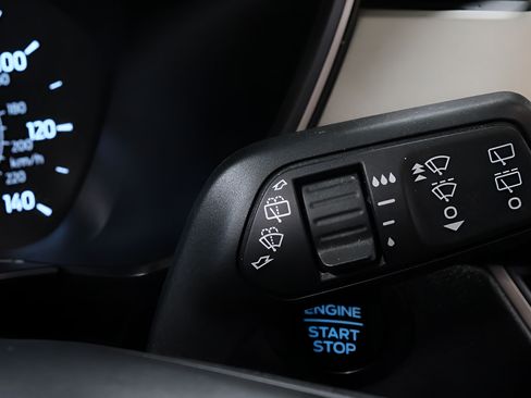 Used 2021 Ford Escape SE w/ Convenience Package FWD image 18