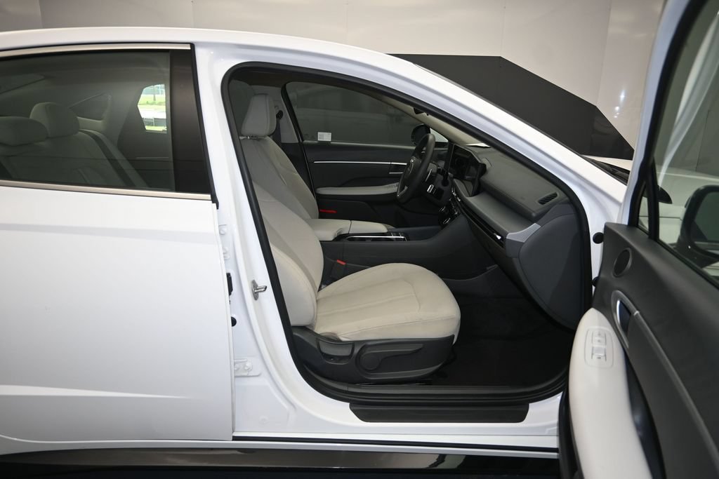 Used 2025 Hyundai Sonata SEL FWD image 27
