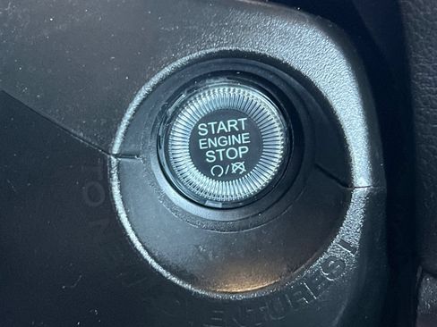 Used 2023 Jeep Renegade Latitude AWD/4WD image 23
