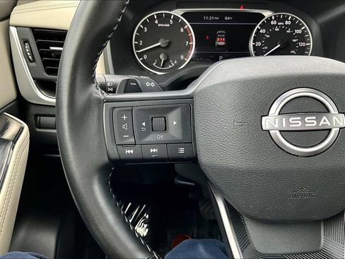 Used 2025 Nissan Rogue SV AWD/4WD image 13