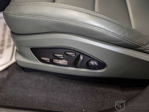 Used 2025 Porsche Macan Turbo Electric AWD/4WD image 24