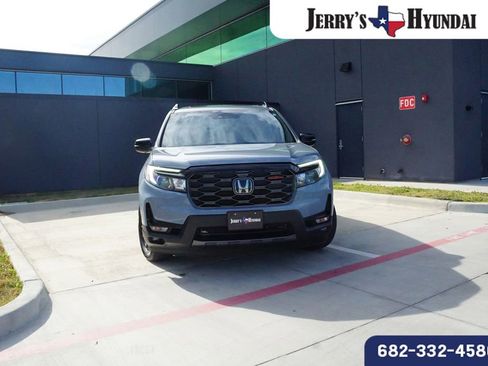 Used 2022 Honda Passport TrailSport image 2