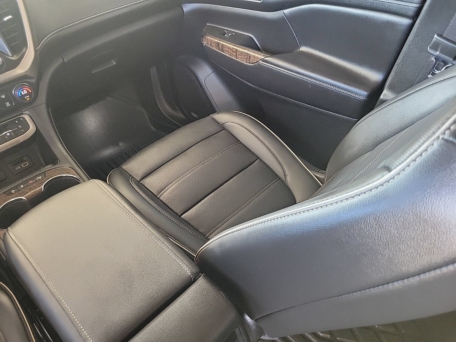 Certified 2023 GMC Acadia Denali w/ Denali Ultimate Package FWD image 19