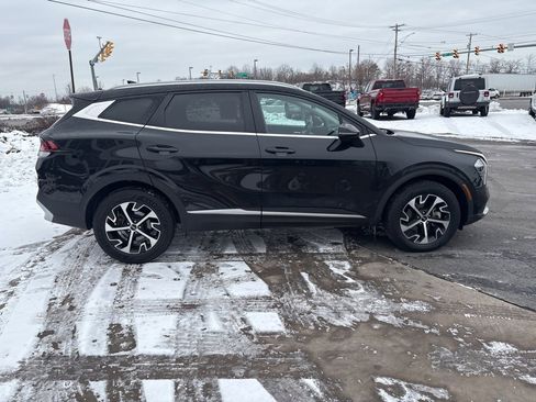 Used 2023 Kia Sportage EX image 4