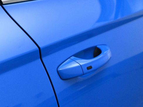 Used 2025 Volkswagen Taos SE w/ Panoramic Sunroof Package image 14