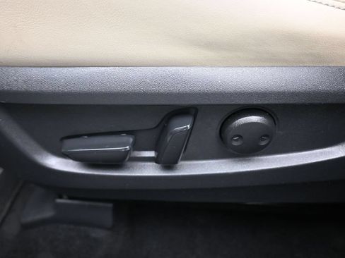 Used 2019 INFINITI QX50 Luxe w/ Navigation Package FWD image 12