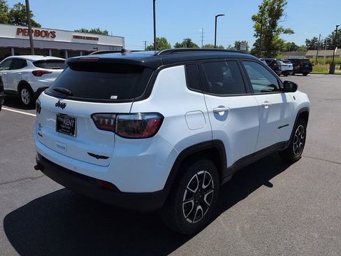 Used 2025 Jeep Compass Trailhawk AWD/4WD image 7