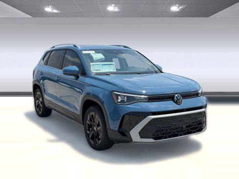 New 2026 Volkswagen Taos SE FWD image 7