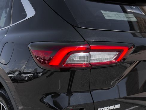 New 2025 Ford Escape SE w/ PHEV Premium Package image 18