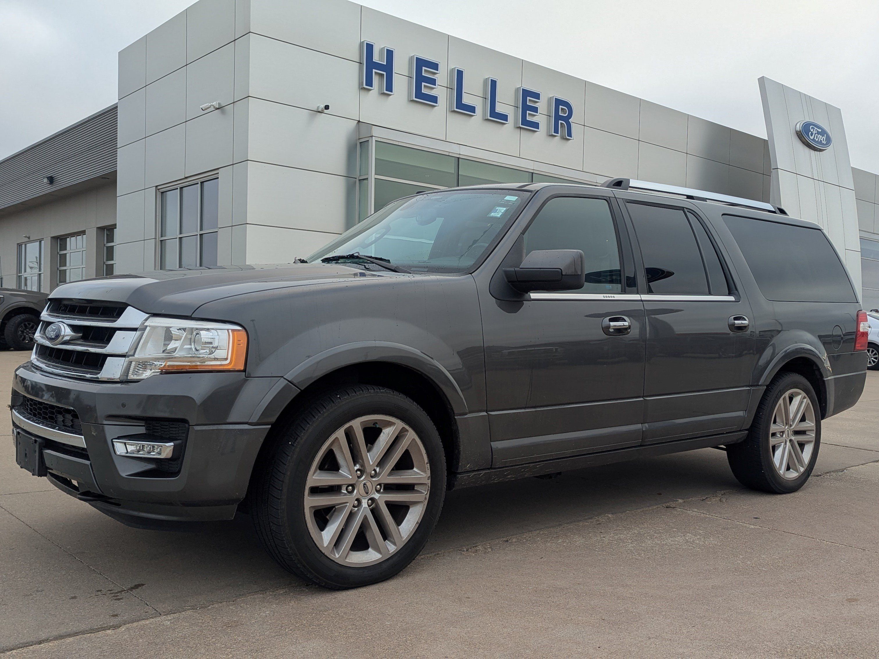 Used 2017 Ford Expedition EL Limited w/ Equipment Group 301A AWD/4WD image 3