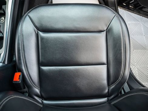 Used 2021 Ford Explorer XLT w/ Equipment Group 202A image 31