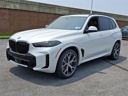 Certified 2026 BMW X5 xDrive50e w/ M Sport Package image 2