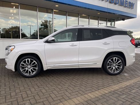 Used 2023 GMC Terrain Denali AWD/4WD image 2