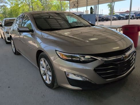 Used 2024 Chevrolet Malibu LT image 2