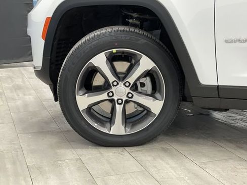 New 2025 Jeep Grand Cherokee L Limited w/ Trailer Tow Package image 40