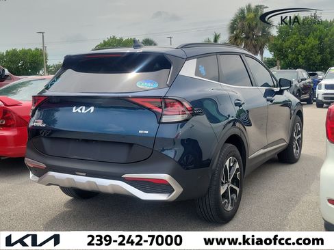 Certified 2025 Kia Sportage EX w/ EX Premium Package AWD/4WD image 10