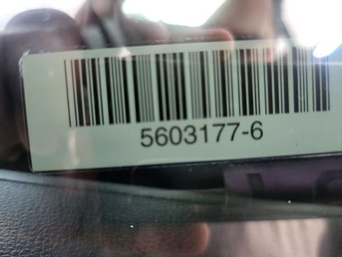 Used 2025 Kia Carnival FWD image 4