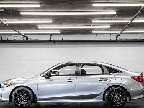 Used 2025 Honda Civic Sport image 2