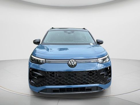 New 2026 Volkswagen Tiguan SE R-Line FWD image 2