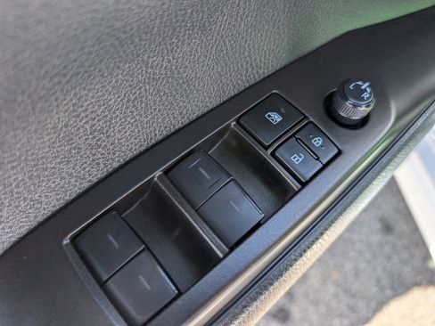 Used 2022 Toyota Camry SE w/ Cold Weather Package FWD image 15