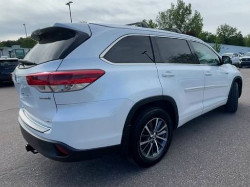 Certified 2018 Toyota Highlander XLE w/ Protection Package #3 AWD/4WD image 2