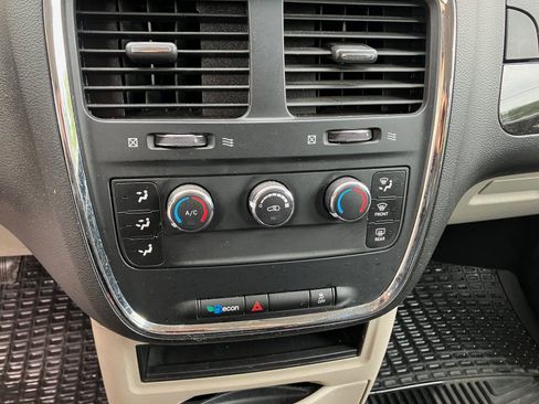 Used 2014 Dodge Grand Caravan American Value Package image 26