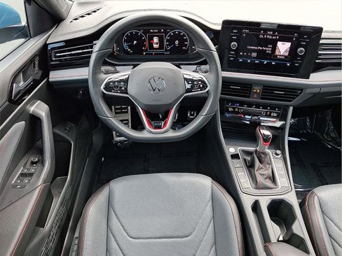 Used 2025 Volkswagen Jetta GLI Autobahn FWD image 9