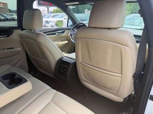 Used 2017 Cadillac XT5 FWD image 42
