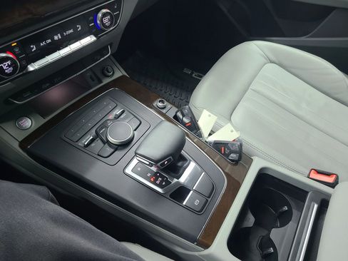 Used 2019 Audi Q5 2.0T Premium image 26