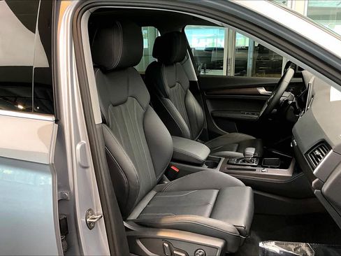 Certified 2025 Audi Q5 2.0T Premium Plus w/ Premium Plus Package image 8