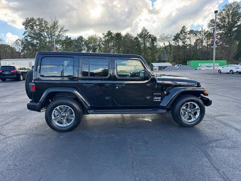 Used 2022 Jeep Wrangler Unlimited Sahara AWD/4WD image 5