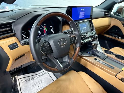 Used 2024 Lexus LX 600 4WD w/ Luxury Package image 4