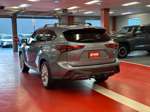 Used 2022 Toyota Highlander Limited AWD/4WD image 5