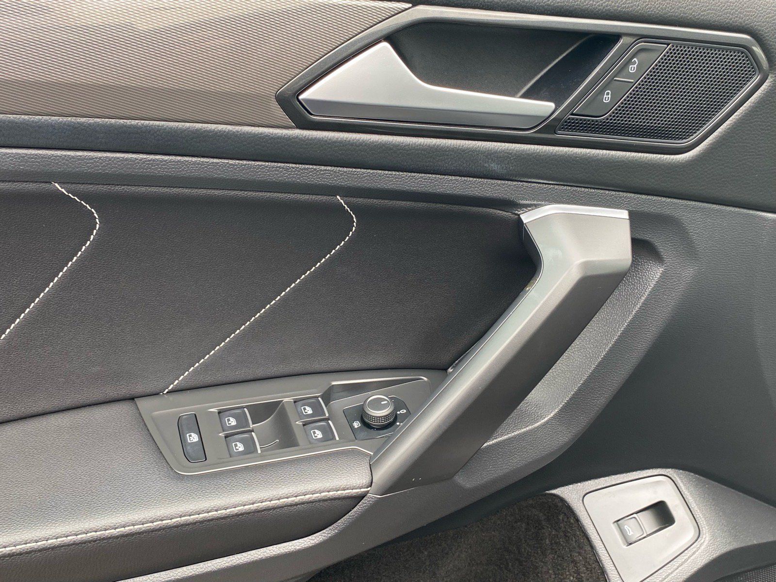 Certified 2023 Volkswagen Tiguan SE w/ Panoramic Sunroof Package FWD image 20