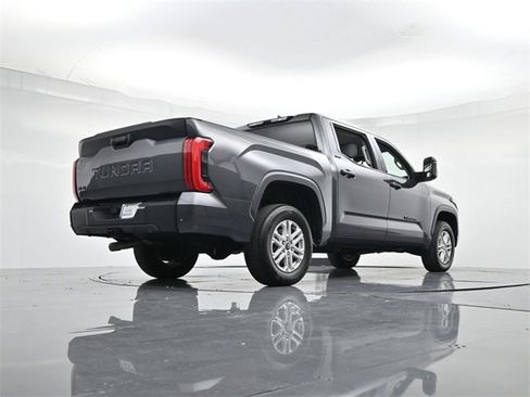 Used 2022 Toyota Tundra SR5 w/ SR5 Convenience Package image 31