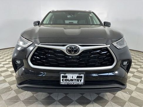 Used 2023 Toyota Highlander XLE AWD/4WD image 2