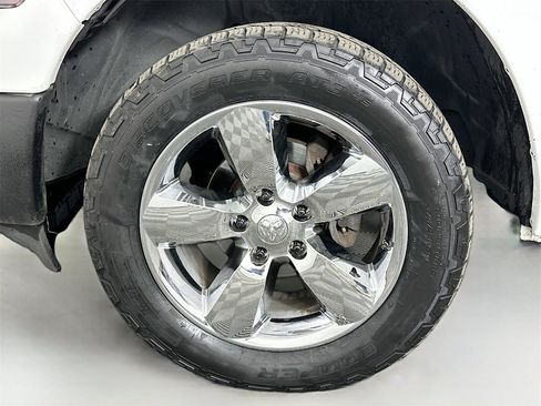 Used 2022 RAM 1500 Classic SLT image 29