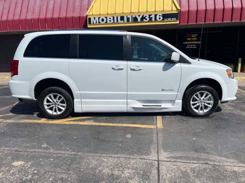 Used 2018 Dodge Grand Caravan SXT FWD image 4