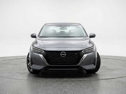 Used 2025 Nissan Sentra SV FWD image 2