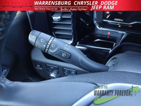 Used 2025 GMC Sierra 1500 SLT image 17