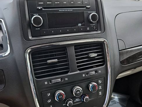 Used 2017 Dodge Grand Caravan SE w/ Power Window Group FWD image 16