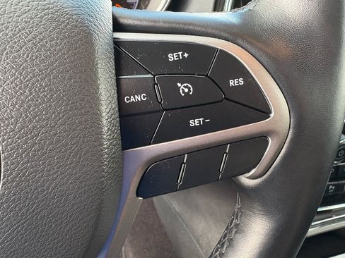 Used 2022 Jeep Grand Cherokee Laredo X image 14