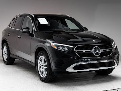 Used 2025 Mercedes-Benz GLC 300 4MATIC image 29